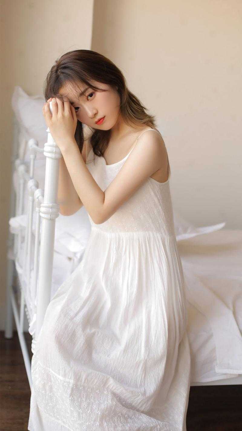 穿成瘫痪男主前妻，提离婚他疯了在线看