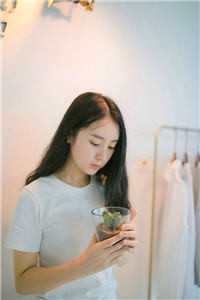 陪她看尽维港夜无删减版