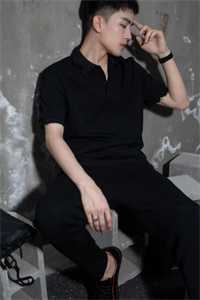 婚礼现场，妻子牵着初恋男友走完了红毯无广告