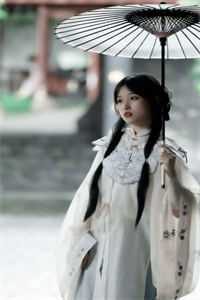 久别重逢，藏地佛子入红尘好书